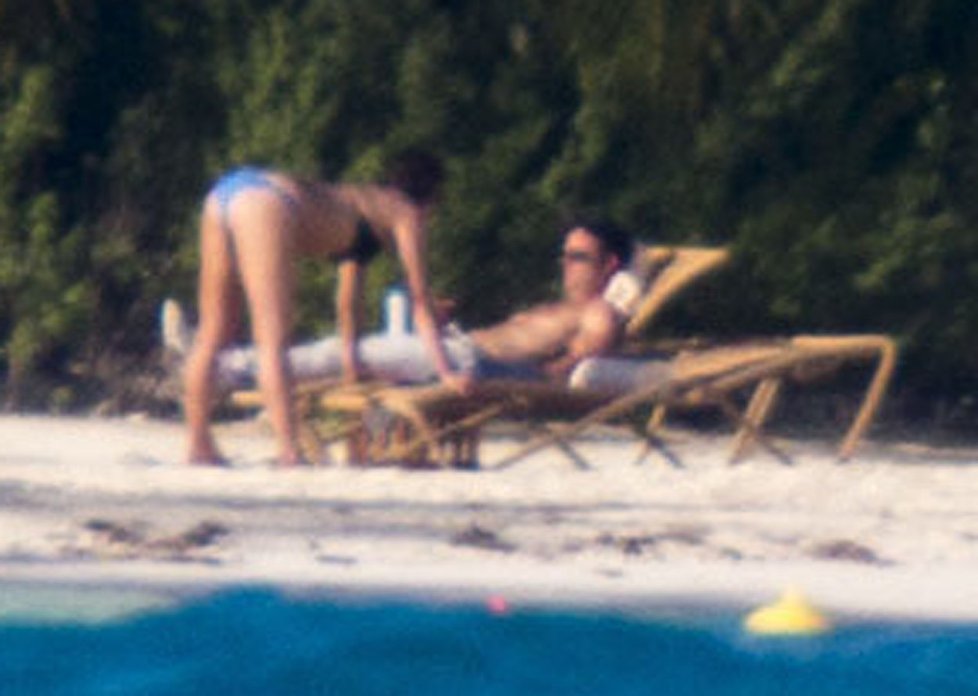 Líbánky Justina Therouxe a Jennifer Aniston na Bora Bora.