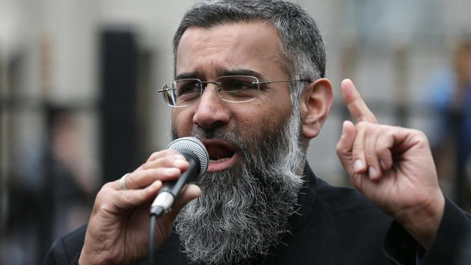 Anjem Choudary, imám odsouzený v Británii za podporu Islámského státu