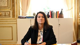 Šéfka švédské diplomacie Ann Lindeová podepsala žádost své země o členství v NATO