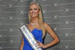 Miss Universe SR 2010 Anna Amenová ospravedlňuje svou angličtinu.