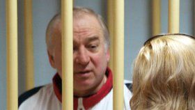 Novičokem byl otráven v Británii bývalý ruský dvojitý agent Sergej Skripal