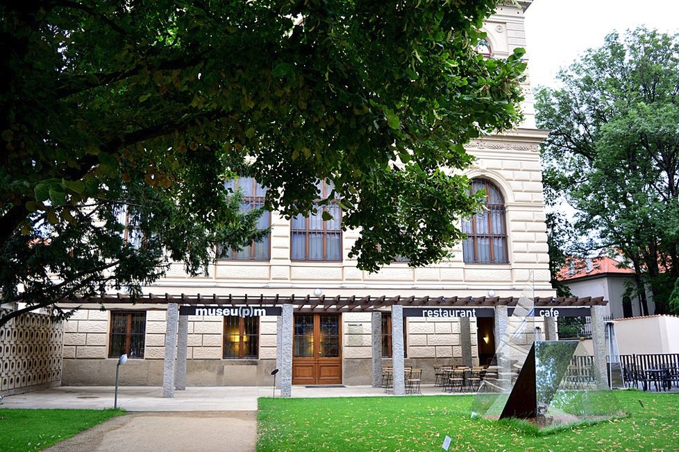 Uměleckoprůmyslové museum v Praze vzpomíná na Annu Fárovou.