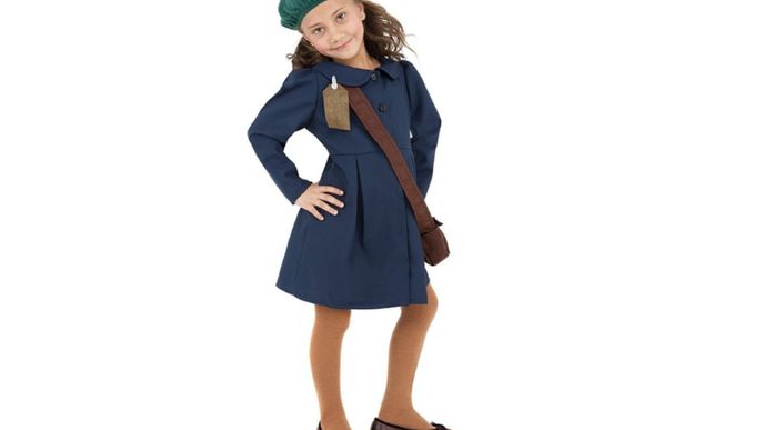 Šaty Anne Frankové byly nabízeny jako halloweenský kostým.