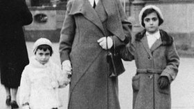 Anna Franková s matkou a sestrou v roce 1933