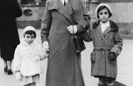 Anna Franková s matkou a sestrou v roce 1933