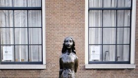 Socha Anny Frankové v Amsterodamu