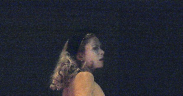 Nahá Anna jako Holly Golightly v londýnském divadle