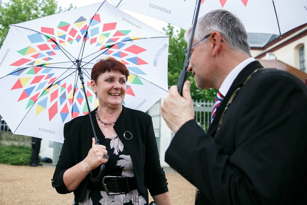 Anna Hubáčková (za KDU-ČSL) se rozhodla skončit ve vládě jako ministryně životního prostředí ze zdravotních důvodů.