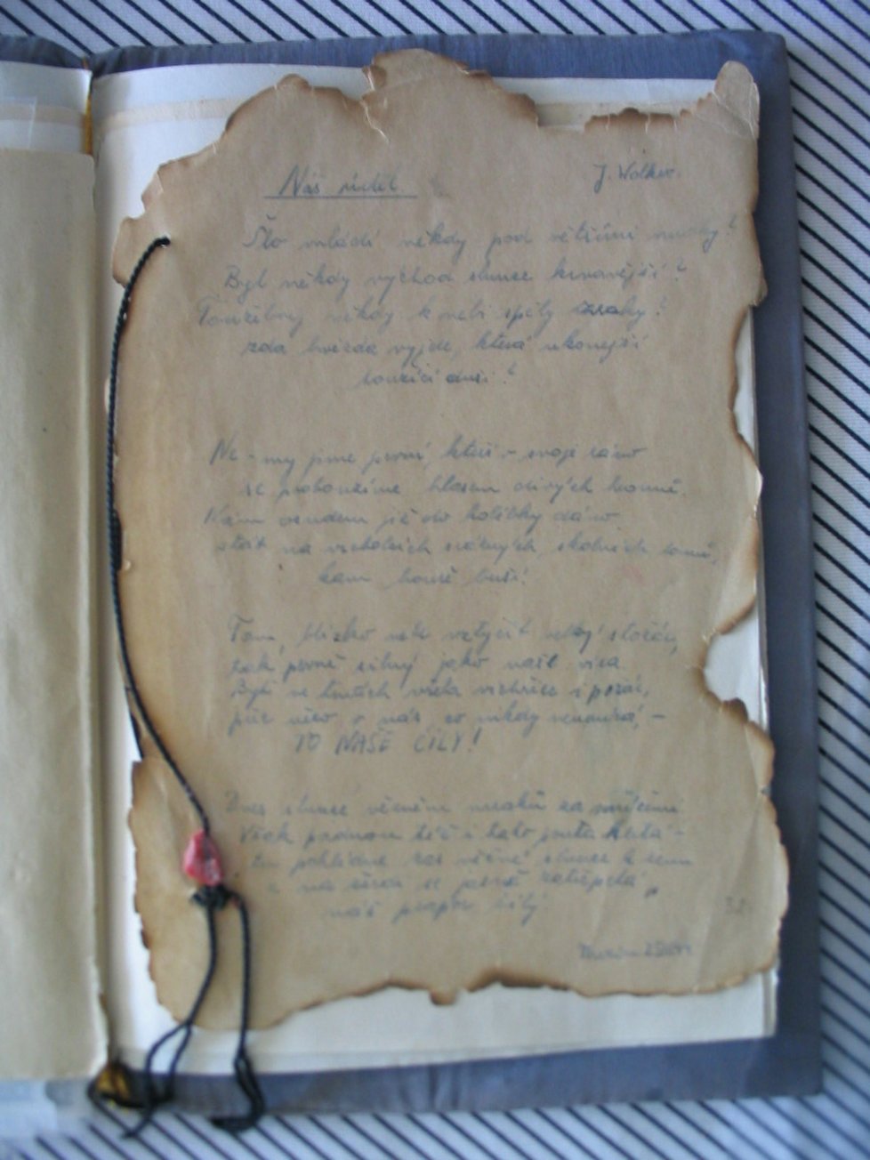 Báseň Jiřího Wolkera, kterou Anna zapisovala v koncentračním táboře.