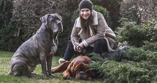 Anna K. se svými psími miláčky