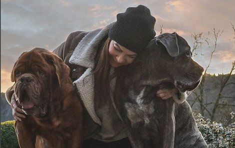 Anna K. se svými psími miláčky
