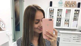 Anna Kadeřávková (20)  se po letech vrátila ke své původní barvě vlasů.