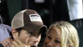 Těhotná Anna Kournikova: Otcem bude Enrique Iglesias