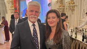 Fotografie Anny Ovčáčkové ze slavnostního večera na Pražském hradě u příležitosti státního svátku 28. října (28. 10. 2026)