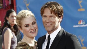 Anna Paquin s Stephen Moyer čekají první společné dítě