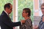 Ombudsmanka Šabatová obdržela nejvyšší francouzské vyznamenání, předal jí ho francouzský velvyslanec v ČR Roland Galharague