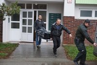 Manželka elitního policisty se zastřelila jeho zbraní: Anna před smrtí trpěla, říká psychiatrička