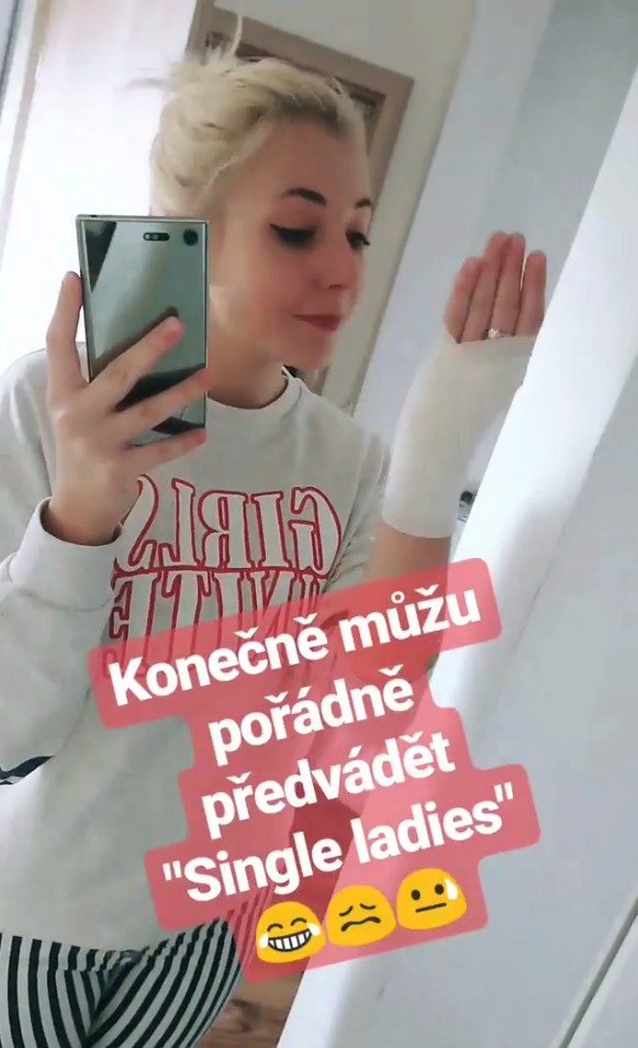 Anna Slováčková si přivodila zranění ruky.