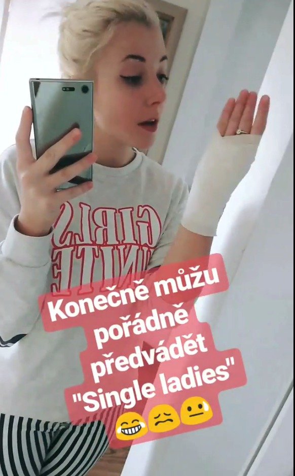 Anna Slováčková si přivodila zranění ruky.