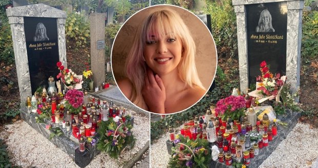 Hrob Aničky Slováčkové zdobí spousta květů a svíček...