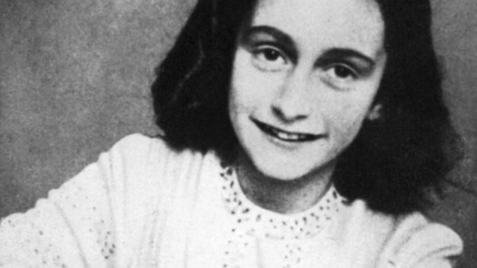Anne Franková zemřela v koncentračním táboře na tyfus měsíc před osvobozením