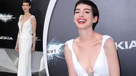 Anne Hathaway se na premiéře filmu Temný rytíř povstal ukázala v nádherných bílých šatech s obrovským výstřihem