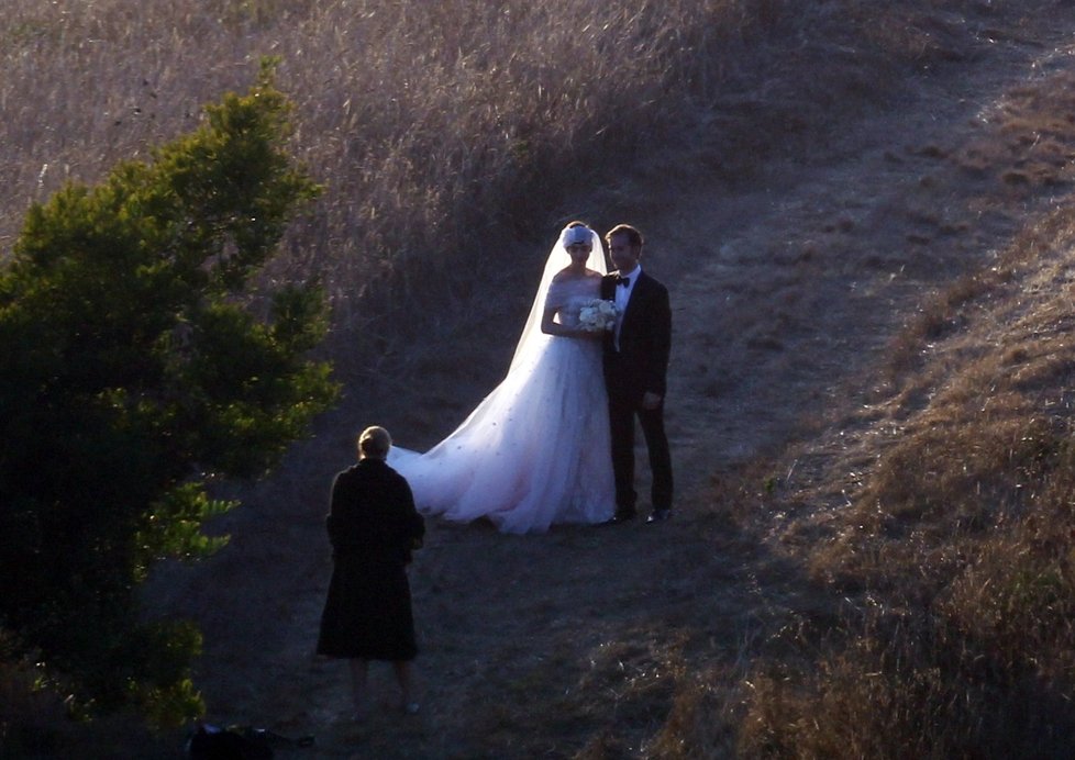 Anne Hathaway a Adam v jejich svatební den