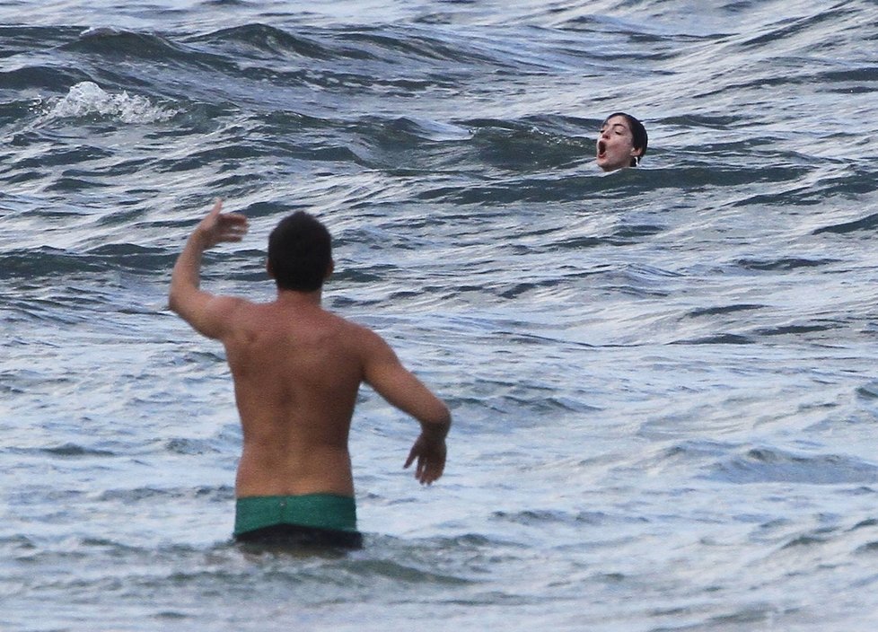 Anne Hathaway se topila v moři