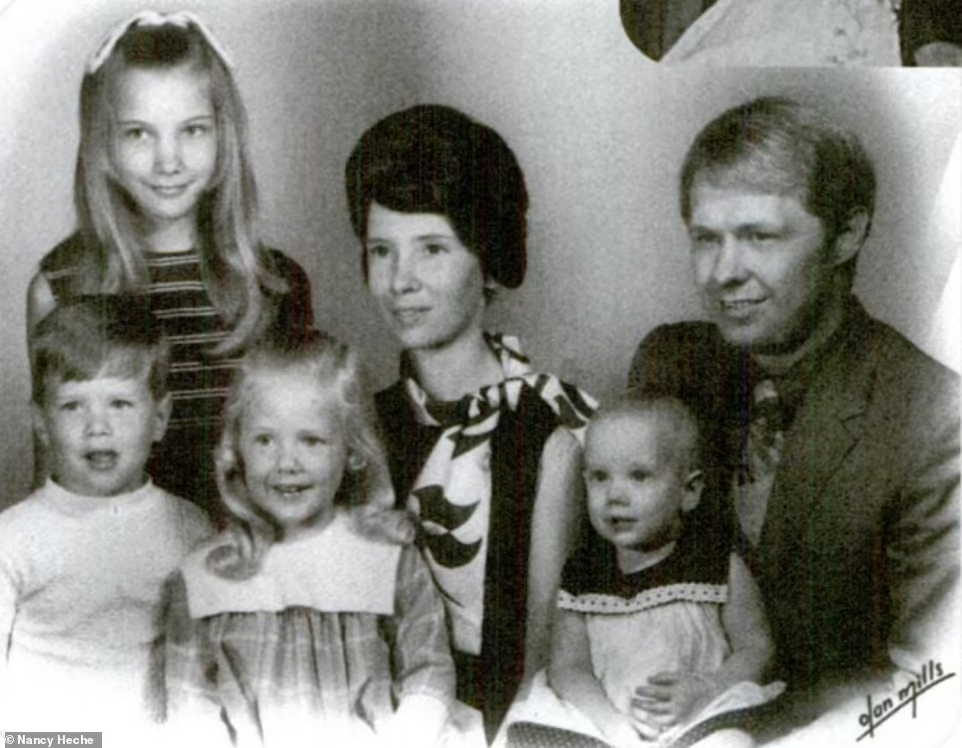 Rodina Anne Heche v roce 1970: Nahoře zleva Susan (†48), Nancy (85), Donald (†45), dole zleva Nathan (†18), Abigail (56), Anne (†53)