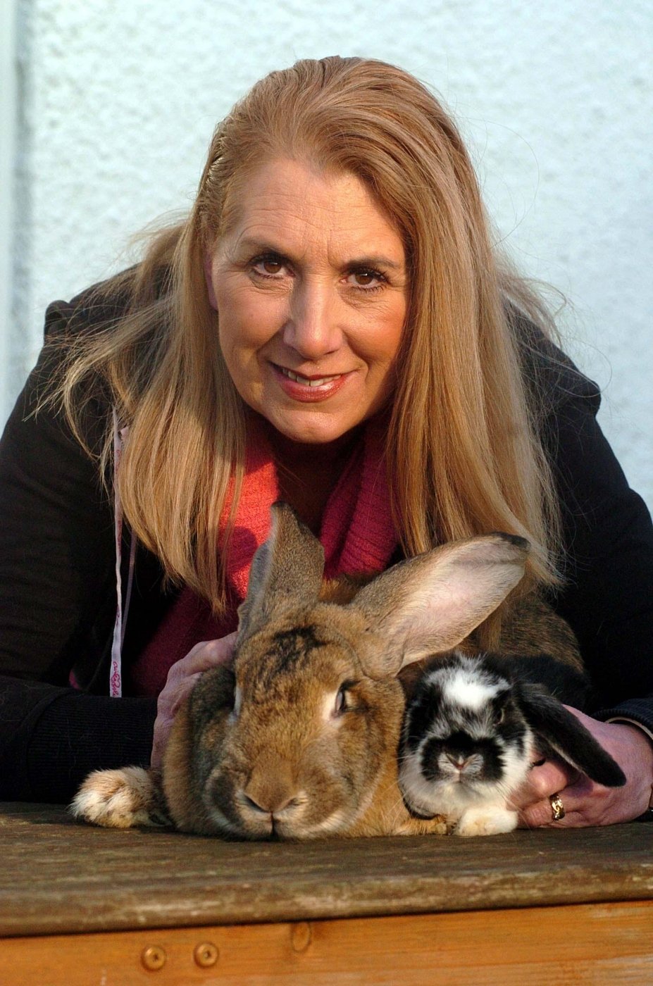 Annette Edwards se svými králíky.