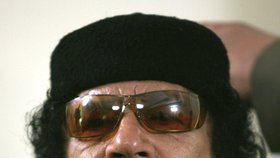 Muammar Kaddáfí byl zlynčován a zastřelen.