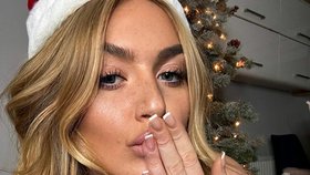 Annie Charlotte (25) má dvě vagíny i dělohy.