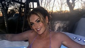 Annie Charlotteová (25) má dvě vagíny i dělohy.