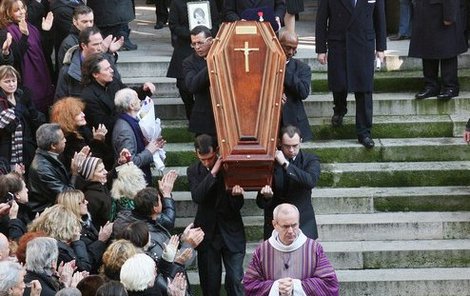 Skvělé herečce se před kostelem Saint Roch dostalo posledních ovací.