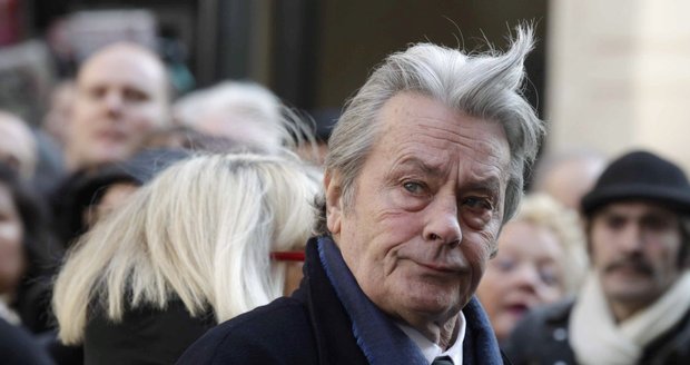 Alain Delon na pohřbu slavné herečky