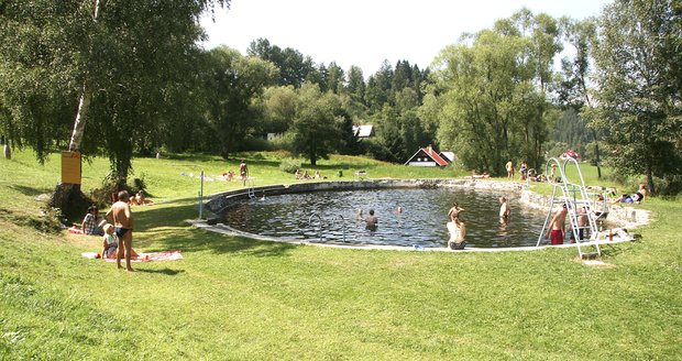 Koupaliště Ledvinka nedaleko kempu Annín