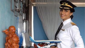 Anny Divya se stala nejmladší pilotkou Boeingu 777.