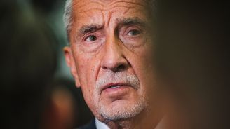 Babišova trojkoalice se shodla na migraci i platech pro policisty a hasiče Babišova trojkoalice se shodla na migraci i platech pro policisty a hasiče