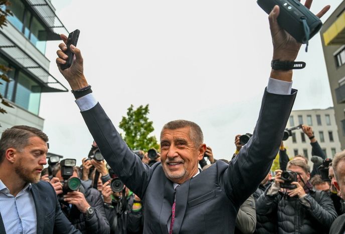 Andrej Babiš přijel do štábu ANO. Andrej Babiš přijel do štábu ANO.