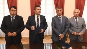 ANO a ČSSD podepsaly koaliční smlouvu: Zleva Jan Chvojka, Jan Hamáček, Andrej Babiš a Jaroslav Faltýnek