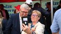 Hnutí ANO se ve finále pražské komunální kampaně zaměřilo na obyvatele sídlišť, přičemž lídra Jana Hušbauera osobně podpořili čelní politici strany i Andrej Babiš na dálku. Hnutí ANO se ve finále pražské komunální kampaně zaměřilo na obyvatele sídlišť, přičemž lídra Jana Hušbauera osobně podpořili čelní politici strany i Andrej Babiš na dálku.