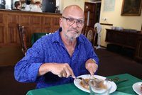 Tajemství Zdeňka Pohlreicha: Jak se z neochotného učně stal nejdrsnější šéfkuchař Česka?