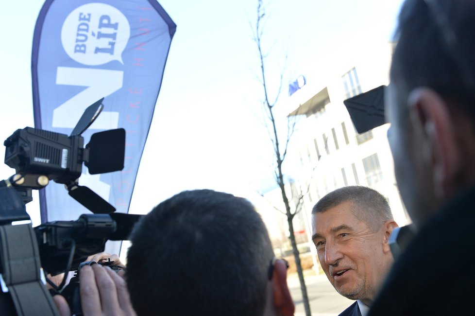 Vicepremiér a předseda hnutí ANO Andrej Babiš při příchodu na sněm