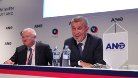 Andrej Babiš se stal předsedou hnutí ANO na další dva roky. Vlevo je Jaroslav Faltýnek (17. 2. 2019)
