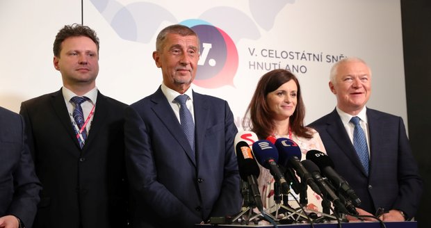 Babiš je opět šéfem ANO, našel 13 odpůrců: Hádky s mluvčí a zlost u Čapího hnízda