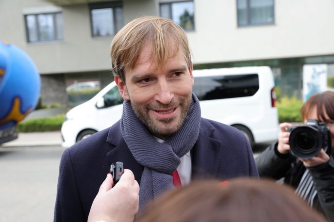 Exministr zdravotnictví Adam Vojtěch ve štábu ANO (4. 10. 2025). Exministr zdravotnictví Adam Vojtěch ve štábu ANO (4. 10. 2025).