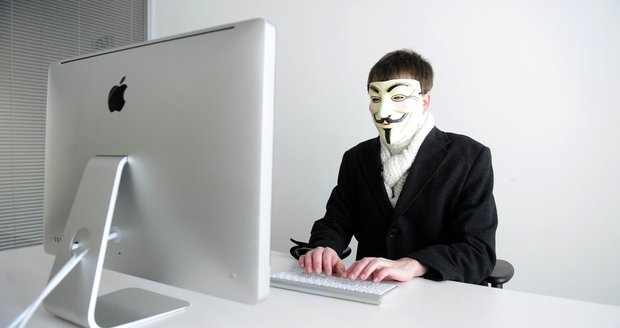 Člen České pirátské strany na chatu v redakci Blesk.cz na téma kauza ANONYMOUS