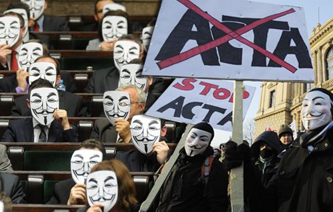 Evropští poslanci zavrhli smlouvu ACTA, radují se jak Anonymous, tak i další počítačoví nadšenci.