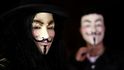 Masku začalo nejenom používat hnutí Anonymous, ale coby prostředek k vyjádření odporu i lidé na celém světě