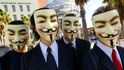 Masku začalo nejenom používat hnutí Anonymous, ale coby prostředek k vyjádření odporu i lidé na celém světě